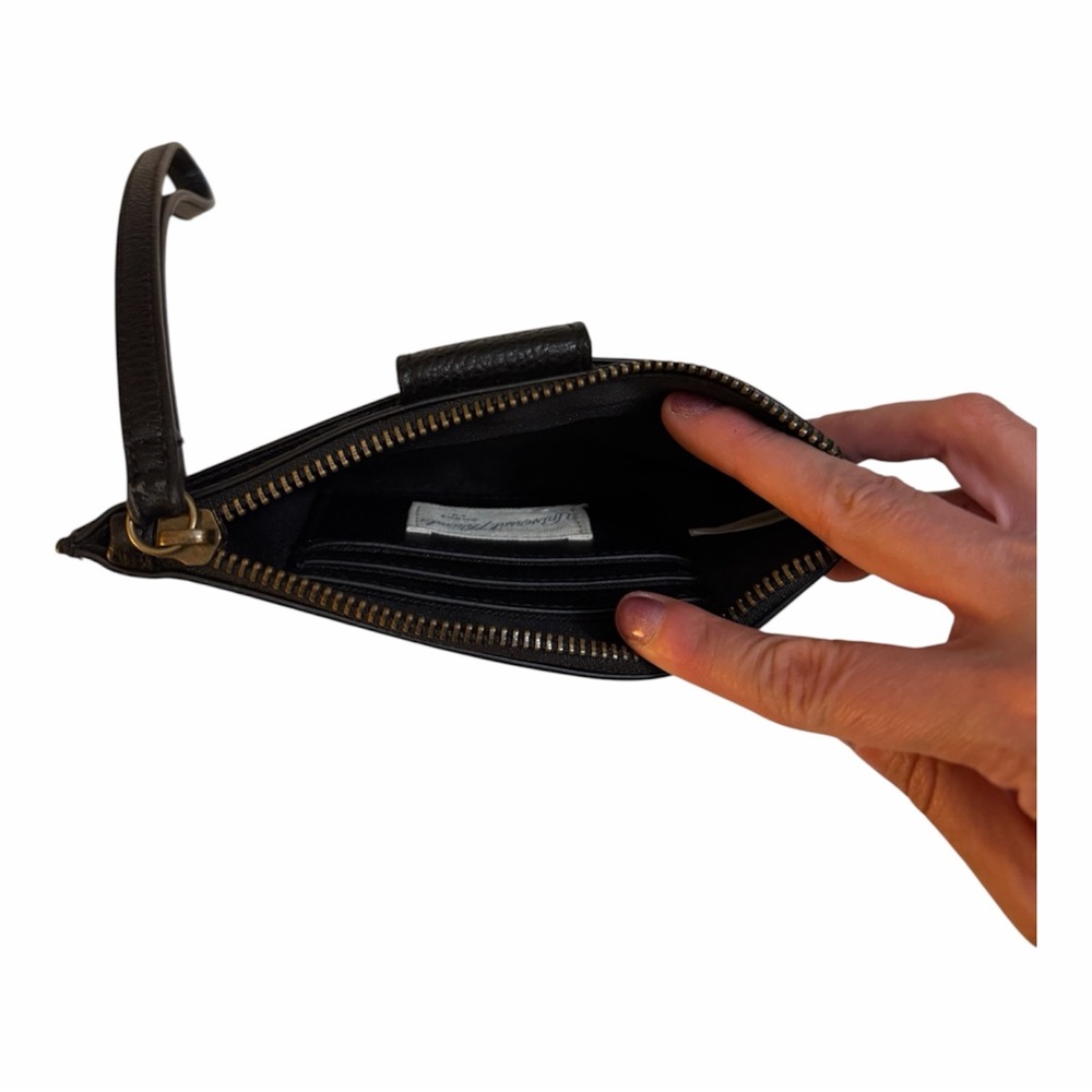 Universal Thread Black Wristlet - Picture 3 of 4
